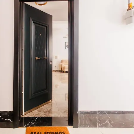 Emerald - Private Parking & Self Check-in *