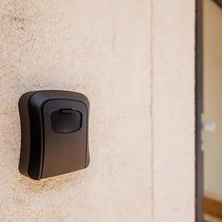 Emerald - Private Parking & Self Check-in