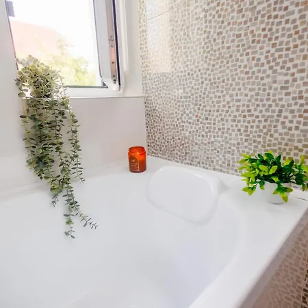 Emerald - Private Parking & Self Check-in Apartmán *